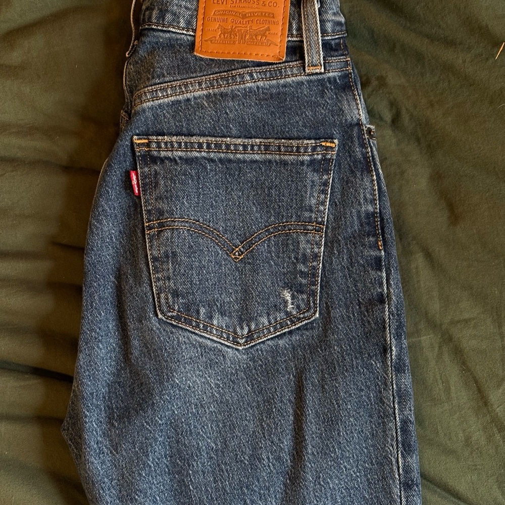 Levi's women’s Dark Blue Straight Jeans